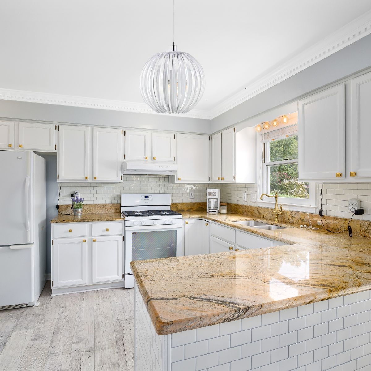 Trio Leuchten 304100100 ZUCCA - Závěsné svítidlo s akrylovým stínidlem, Ø 40cm