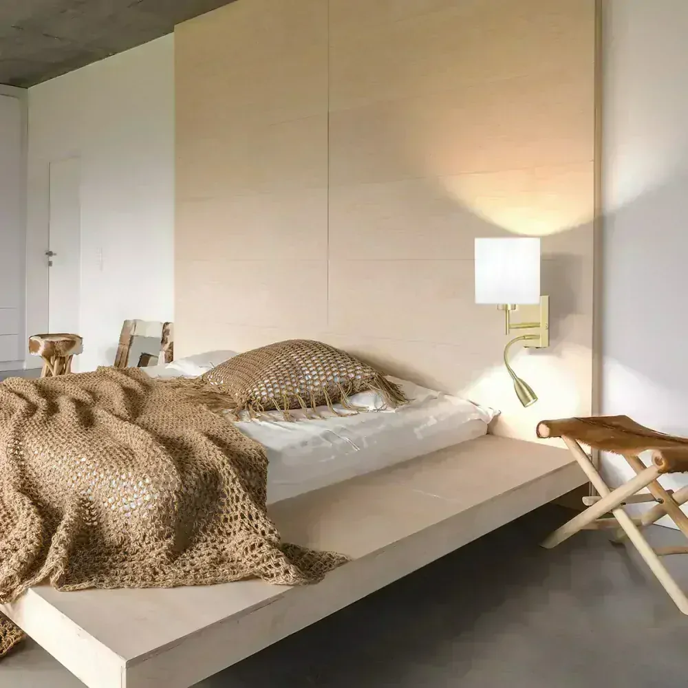 Fischer Honsel 30312 DREAMER - Nástěnná mosazná lampička s textilním stínidlem a čtecí bodovkou, 1 x E27 + LED 4W, 2700K, 2x vypínač