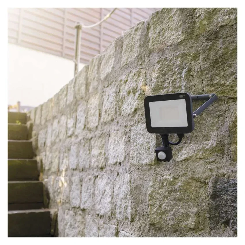 Emos ZS2732 INOVO - LED venkovní reflektor s čidlem v antracitové barvě, 30W, 3300lm, 4000K, IP65