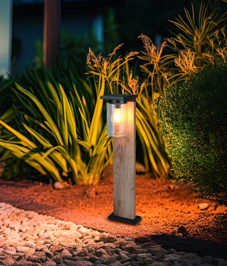 Trio Leuchten 511660135 ARDILA - Stojací venkovní svítidlo v imitaci dřeva s možností aktivace automatického senzoru DEN / NOC, IP44, 1 x E27, 65cm