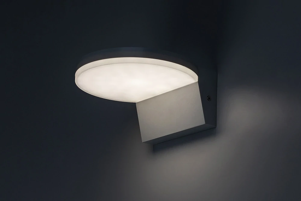 Rabalux 77118 BATIDA - Nástěnné LED venkovní svítidlo v bílé barvě, LED 9W, 2700 / 4000 / 6500K, IP54